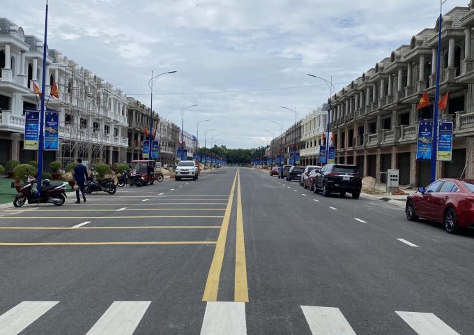 Cần bán Shophouse 1 trệt 2 lầu ngay trung tâm hành chính huyện Bàu Bàng Bình Dương