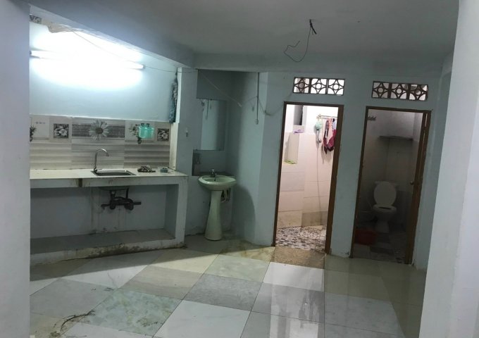 CHO THUÊ 01 GÁC SUỐT ĐÚC GIẢ 45M2 + 1 PHÒNG TẦNG TRỆT HẺM 258 CMT8, NGAY TRUNG TÂM QUẬN 3, TP. HCM