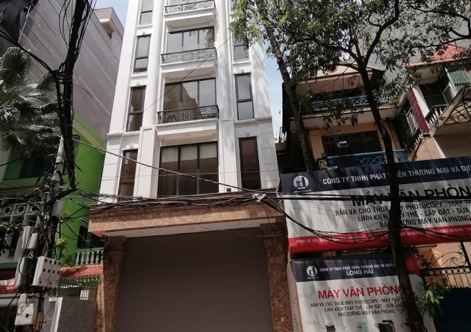 Cho thuê tòa nhà Văn Phòng mặt phố Nguyễn Khang DT 120m2 *9 tầng Mt 8m. Giá 180tr/tháng