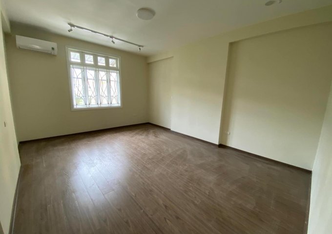 HOT HOT Mặt Phố Nguyễn Ngọc Vũ - Cầu Giấy - Mặt Tiền Khủng - Kinh Doanh Đỉnh DT 60m2 6 tầng Giá 21 tỷ.