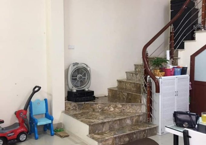 Bán nhà phố Vũ Hữu, Kinh doanh đỉnh, giá 3 tỷ hơn