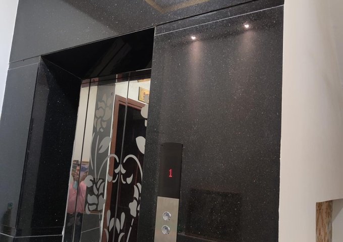 Nhà 6 lầu mặt tiền Trần Thánh Tông, 100m2, ngang 5m, thang máy, KD cực hot, 15.9 tỷ.