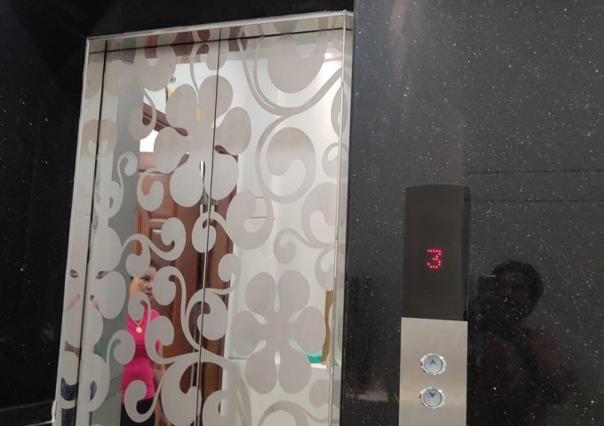 Nhà 6 lầu mặt tiền Trần Thánh Tông, 100m2, ngang 5m, thang máy, KD cực hot, 15.9 tỷ.