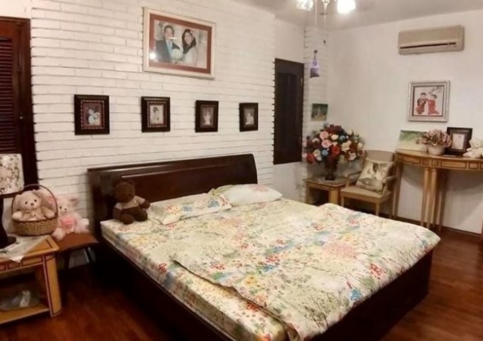 Bán nhà mặt tiền 140m2, MT 5m Siêu Hiếm, mặt phố Hàng Cót ngay sát Hàng Gà, 65 tỷ