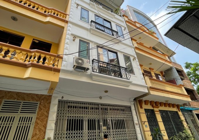 Cho thuê cả nhà 4 tầng mới siêu rộng giá rẻ - ngõ ô tô tại đường Nguyễn Văn Cừ