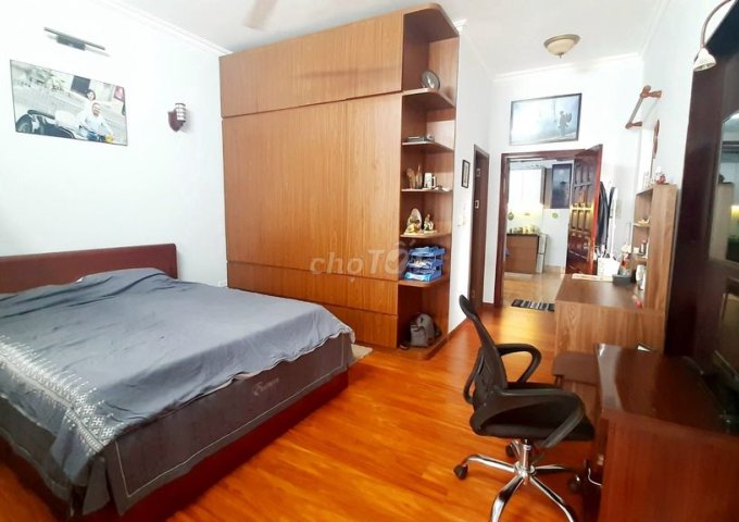 Bán căn hộ chung cư tầng 4 tại khu vực trung tâm phường Láng Hạ, Đống Đa, Hà Nội