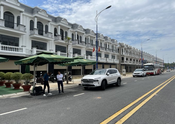 NHANH TAY SỞ HỮU NGAY NHÀ PHỐ - SHOPHOUSE THĂNG LONG 2 – BÌNH DƯƠNG VỚI GIÁ TỐT NHẤT , CÁCH QL13 CHỈ VÀI TRĂM MÉT.