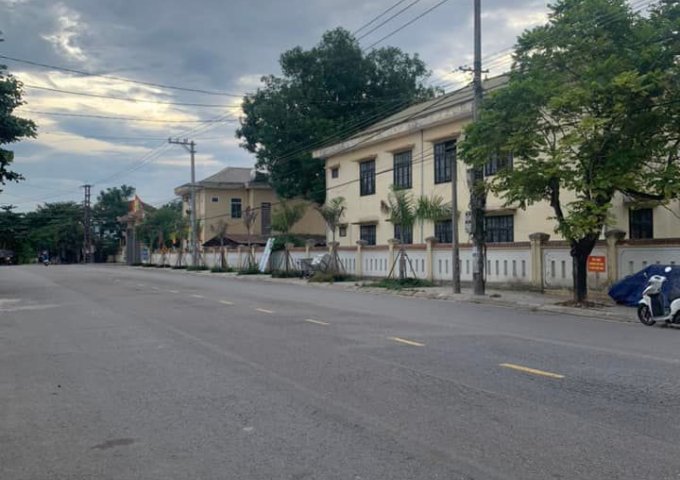 Bán nhà 2 tầng, căn góc 2 mặt tiền đường Hùng Vương, Hải Lăng