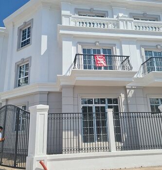 Cho thuê biệt thự song lập căn góc mặt đường Thành Trung, Thị trấn Trâu Quỳ, Huyện Gia Lâm