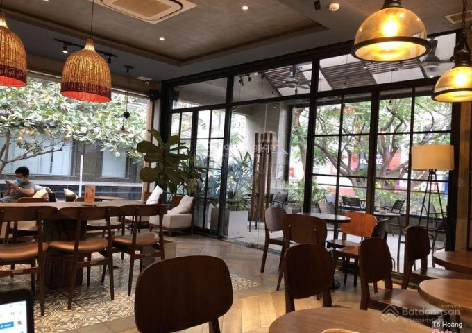 Bán  nhà góc mặt tiền nhà số 3 đường Phổ Quang quận Tân Bình hiện đang cho quán caffe thuê