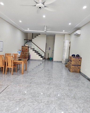 CHÍNH CHỦ BÁN SHOPHOUSE ĐÃ HOÀN THIỆN FULL NỘI THẤT (ĐỐI DIỆN CỔNG ĐẠI HỌC VINUNI) - CHỈ VIỆC XÁCH VALI VỀ Ở