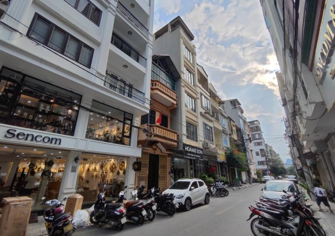 Chính chủ cần cho thuê nhà mặt phố Trần Đăng Ninh 2 tầng 1 tum tại Hà Nội