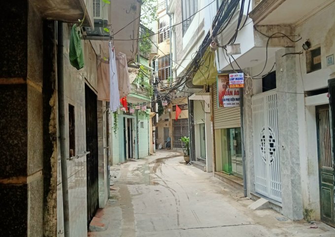 Chính chủ bán nhà Diện tích 26 m2. Nhà mặt ngõ, 30 m ra phố Trương Định.