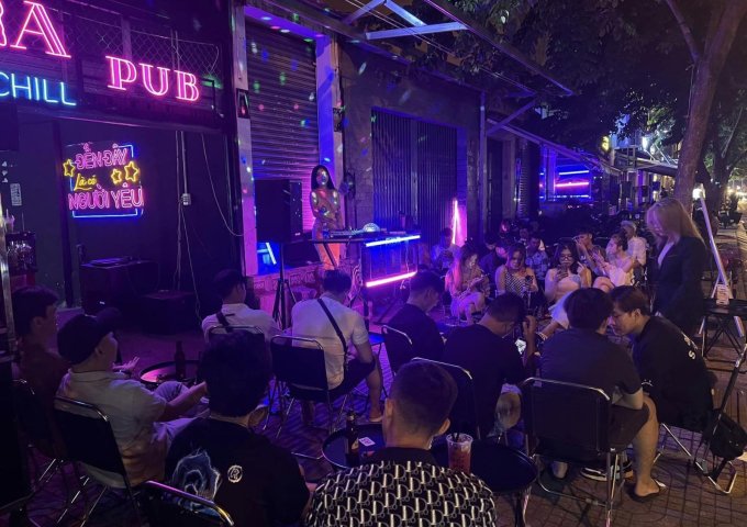 CẦN SANG LẠI MẶT BẰNG BEER CHILL PUB PHẠM VĂN ĐỒNG