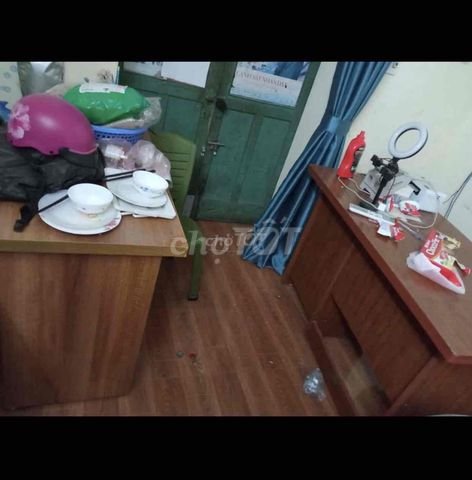 Cho thuê căn hộ tập thể A1 bộ công an 2N 1K đầy đủ đồ, mặt đường Hoàng Đạo Thành, Thanh Xuân