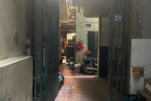 Chính chủ cho thuê nhà 4 tầng 60m2 dài 15m mặt tiền 4m tại số 28 ngõ 44 Pháo Đài Láng, quận Đống Đa, Hà Nội