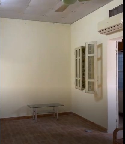 Cần bán nhà CĂN HỘ TẬP THỂ, TẦNG 4, Phố Vọng Hà, Quận Hoàn kiếm, Hà Nội, rất thuận tiện đi lại