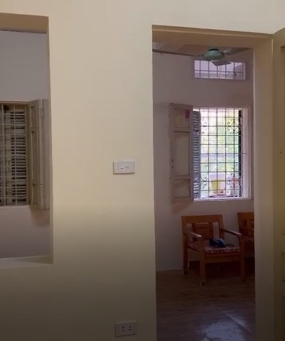 Cần bán nhà CĂN HỘ TẬP THỂ, TẦNG 4, Phố Vọng Hà, Quận Hoàn kiếm, Hà Nội, rất thuận tiện đi lại