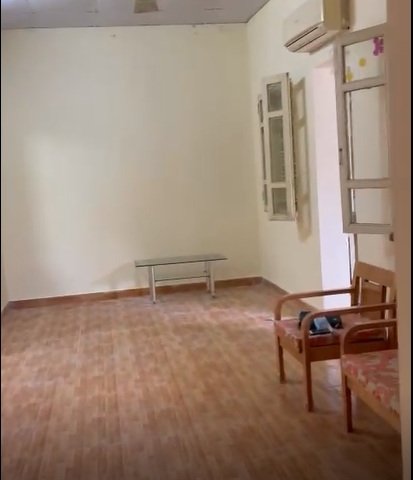 Cần bán nhà CĂN HỘ TẬP THỂ, TẦNG 4, Phố Vọng Hà, Quận Hoàn kiếm, Hà Nội, rất thuận tiện đi lại