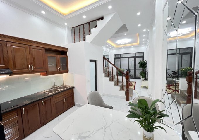 bán nhà phố Tam Trinh , 31m2 x 5 , Chủ nhà mua căn khác to hơn nên bán