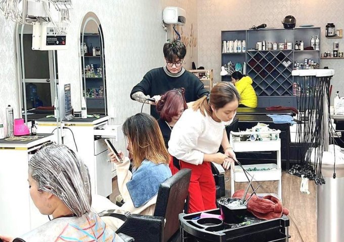 CẦN SANG NHƯỢNG LẠI SALON TÓC MẶT ĐƯỜNG 208 GẦN NGÃ TƯ ẮC QUY