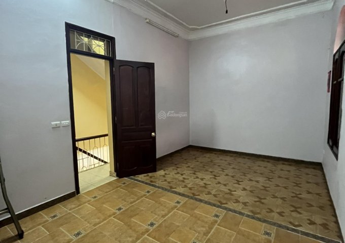 Chính chủ bán nhà riêng 65m2 sổ đỏ chính chủ. Số nhà 11A ngách 165/45, ngõ 165 đường Cầu Giấy, Hà Nội.