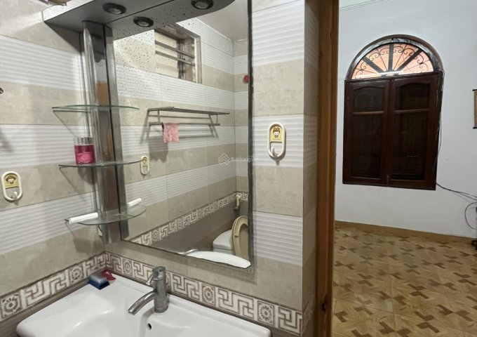 Chính chủ bán nhà riêng 65m2 sổ đỏ chính chủ. Số nhà 11A ngách 165/45, ngõ 165 đường Cầu Giấy, Hà Nội.