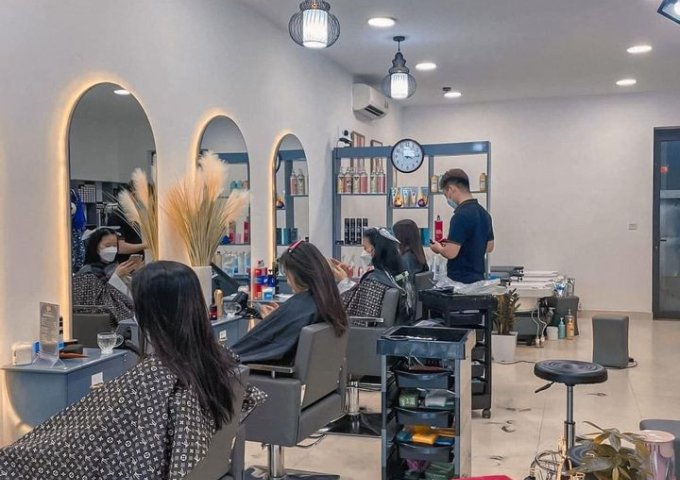 SANG NHƯỢNG SALON DO KHÔNG CÓ NGƯỜI QUẢN LÍ GẦN THIÊN ĐƯỜNG BẢO SƠN