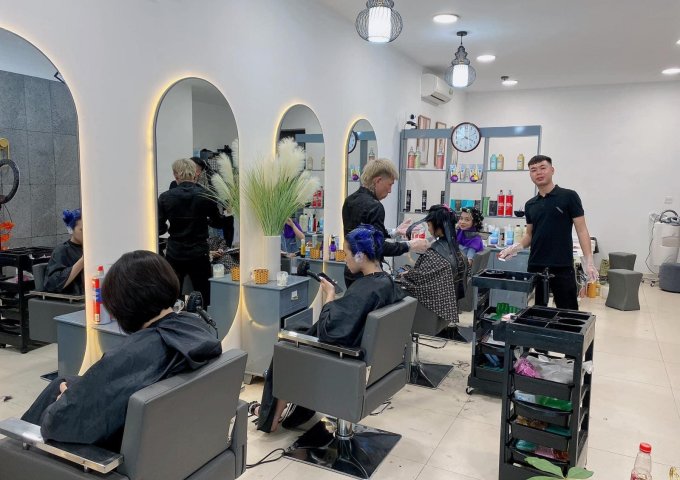 SANG NHƯỢNG SALON DO KHÔNG CÓ NGƯỜI QUẢN LÍ GẦN THIÊN ĐƯỜNG BẢO SƠN