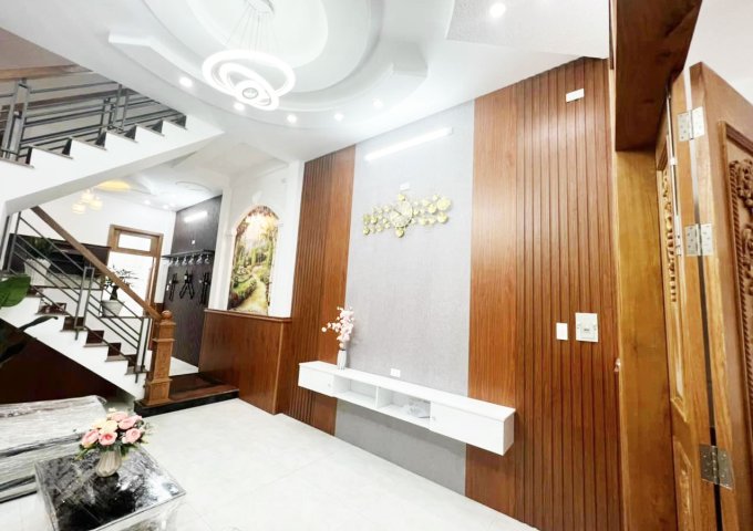 MẶT TIỀN KINH DOANH TÂN CHÁNH HIỆP Q12 - GẦN HIỆP THÀNH CITY - NHÀ MỚI ĐẸP, 4 TẦNG BTCT, NỘI THẤT XỊN SÒ, XE HƠI VÀO NHÀ.