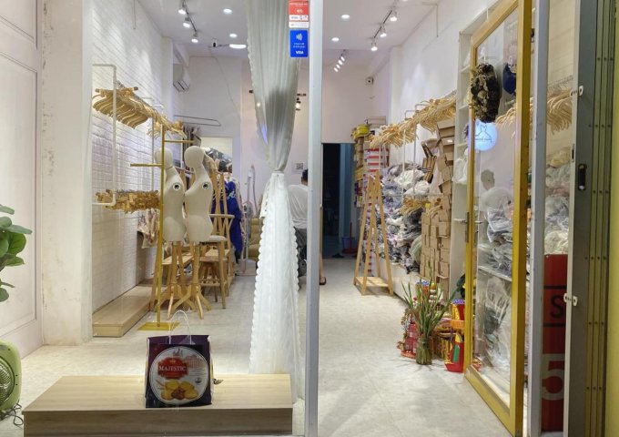 CẦN SANG NHƯỢNG SHOP QUẦN ÁO  Vị trí : 262 Núi Thành- Đà Nẵng