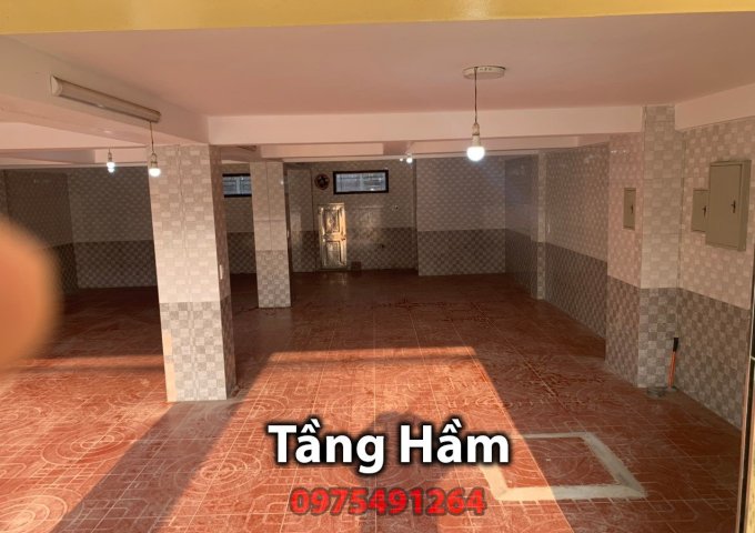 Chính chủ cần cho thuê nhà 5 tầng mặt đường số 697 - 699 Song Phương, Hoài Đức, Hà Nội.