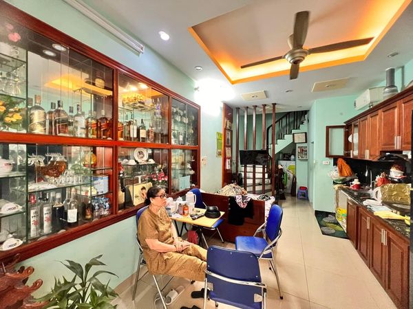 Cần cho thuê nhà 5 tầng tại số 7 ngách 91, ngõ 1194 đường Láng, Đống Đa