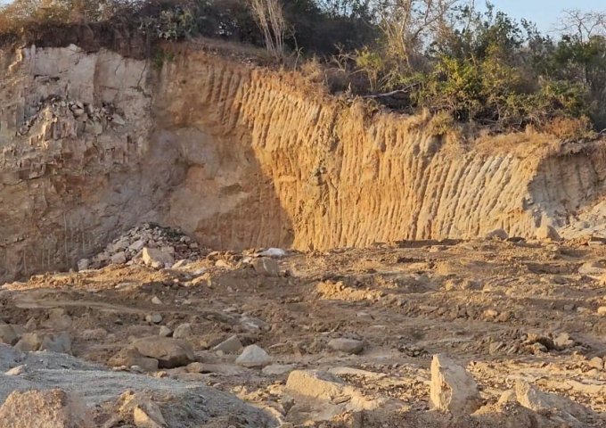 Mỏ đất đẹp 30ha mặt tiền đường Cao Tốc chỉ 5xx triệu/ha - LH 0931459258