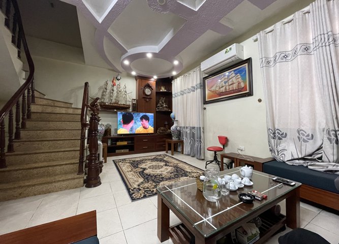 Chính chủ cần bán nhà 5 tầng số 9A ngõ 154 nghách 7 phố Ngọc Lâm, Long Biên, Hà Nội.