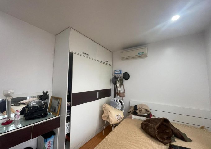 Bán chung cư CT2B, Ngõ 445 Lạc Long Quân, Tây Hồ: 70m, 2 ngủ. Giá: 2,9 tỷ. 0944828386