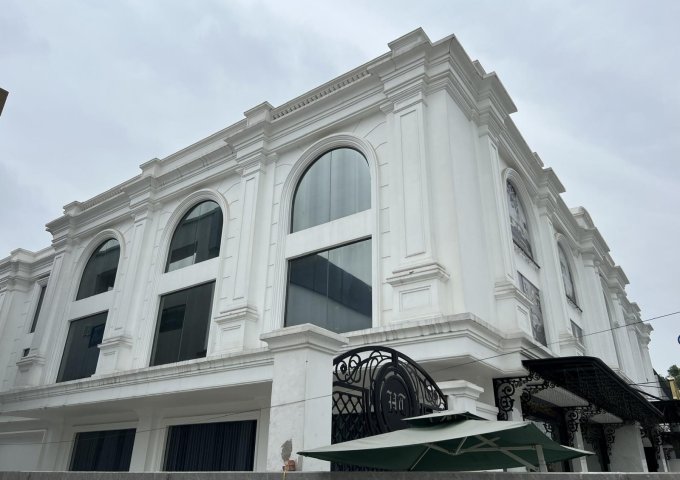 Bán Showroom ~2000m² mặt đường Đại Lộ Lê Nin, TP Vinh, Nghệ An