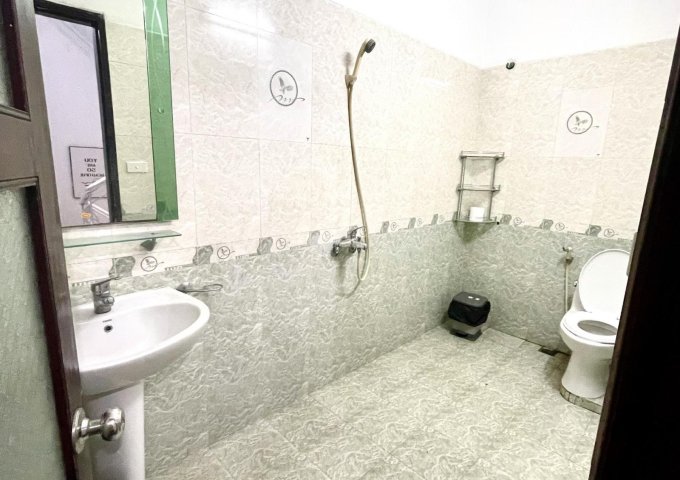 Tôi cần cho thuê lâu dài nhà 4 tầng đã làm nội thất rất đẹp để phục vụ kinh doanh