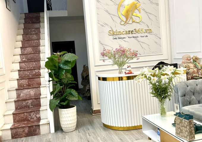 Tôi cần cho thuê lâu dài nhà 4 tầng đã làm nội thất rất đẹp để phục vụ kinh doanh