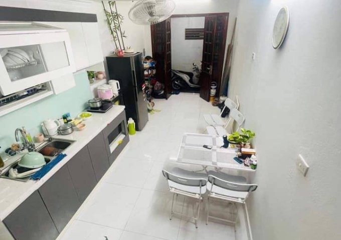 Bán nhà phố Chợ Khâm Thiên, Đống Đa, nhà đẹp ở ngay, 5 tầng 23 m2 giá 2.55 tỷ