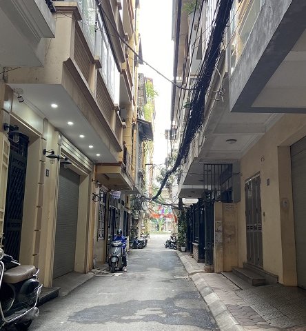 Tôi chính chủ cần bán nhà đất (Trên nền nhà cấp 4 cũ) tại địa chỉ 86 ngách 66 ngõ 120 Yên Lãng - Đống Đa - Hà Nội.