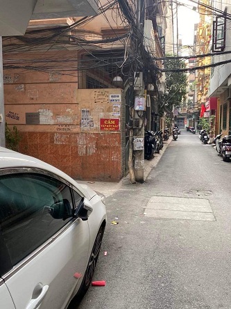 Tôi chính chủ cần bán nhà đất (Trên nền nhà cấp 4 cũ) tại địa chỉ 86 ngách 66 ngõ 120 Yên Lãng - Đống Đa - Hà Nội.