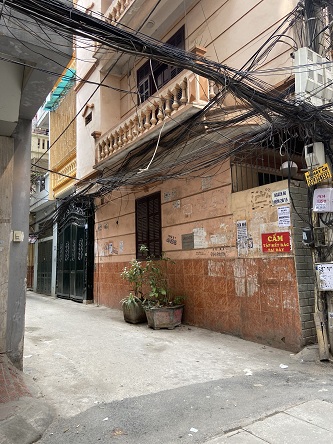 Tôi chính chủ cần bán nhà đất (Trên nền nhà cấp 4 cũ) tại địa chỉ 86 ngách 66 ngõ 120 Yên Lãng - Đống Đa - Hà Nội.