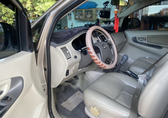 CẦN BÁN XE INNOVA 2015