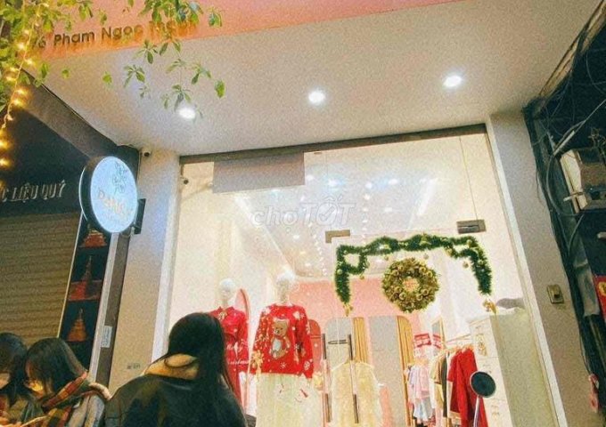 Chính chủ sang nhượng Shop thời trang mặt phố số 76 Phạm Ngọc Thạch, Đống Đa, Hà Nội.