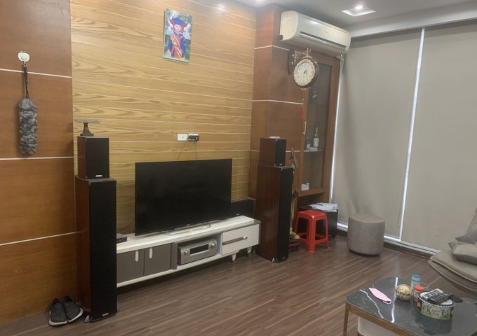 Chính chủ cho thuê nhà mặt phố Hoàng Cầu , Đống Đa, Hà Nội.