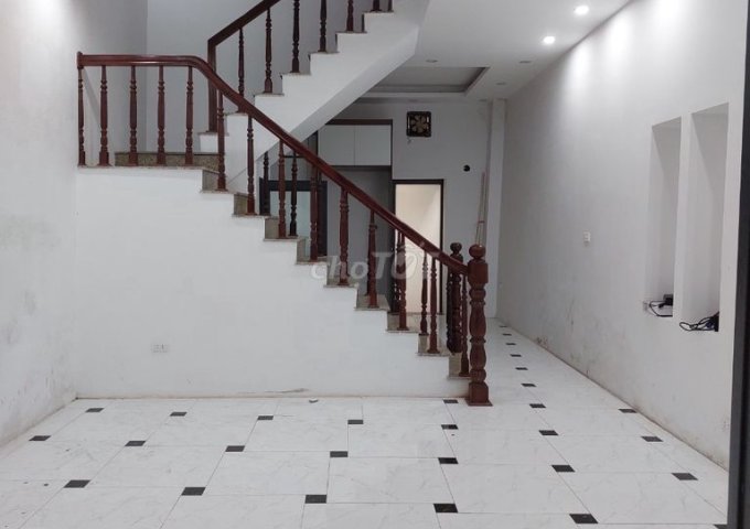 Chính chủ cần bán nhà 42,4 m2 x 3 tầng tại ngõ 203 Kim Ngưu