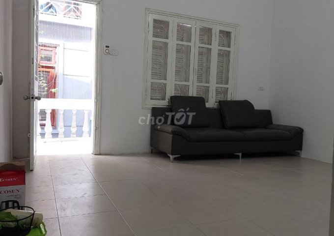 Chính chủ cần bán nhà 42,4 m2 x 3 tầng tại ngõ 203 Kim Ngưu