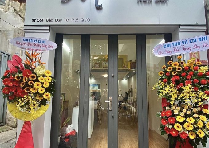 Cần sang nhượng tiệm Nail khu vực quận 10 đường Đào Duy Từ. Khu vực trường Đại Học đông đúc