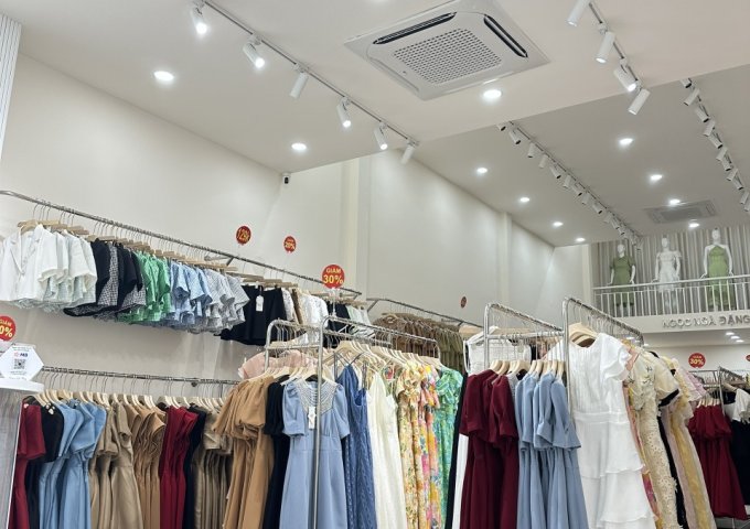 CẦN SANG NHƯỢNG LẠI SHOP QUẦN ÁO MỚI 99%